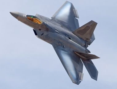 F-22 Raptor: Δεν έχουν μόνο οι Ρώσοι υπερευέλικτα μαχητικά… (βίντεο)